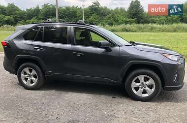 Внедорожник / Кроссовер Toyota RAV4 2019 в 