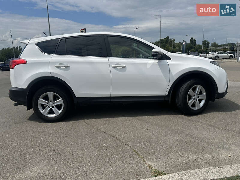 Внедорожник / Кроссовер Toyota RAV4 2014 в Чернигове