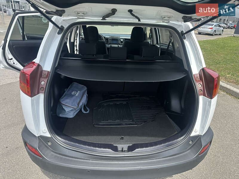 Внедорожник / Кроссовер Toyota RAV4 2014 в Чернигове