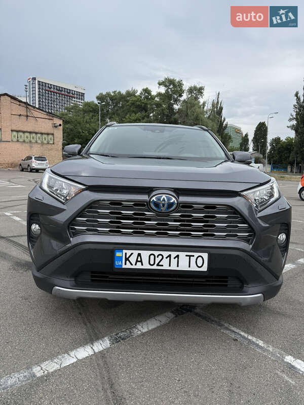Внедорожник / Кроссовер Toyota RAV4 2021 в Киеве