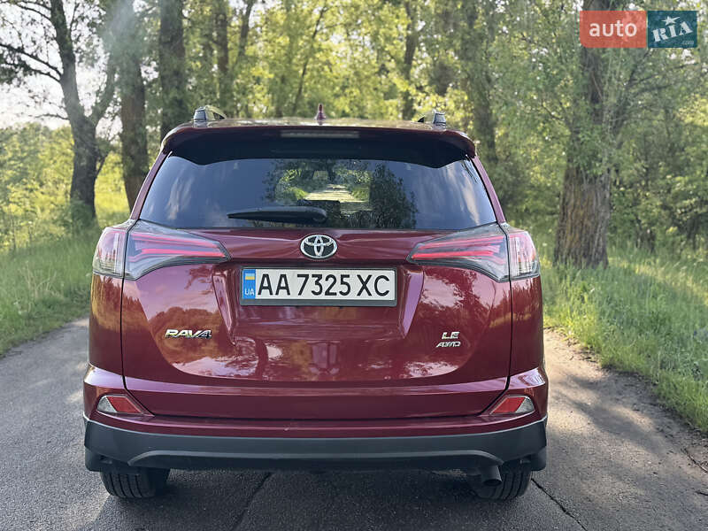Внедорожник / Кроссовер Toyota RAV4 2018 в Киеве
