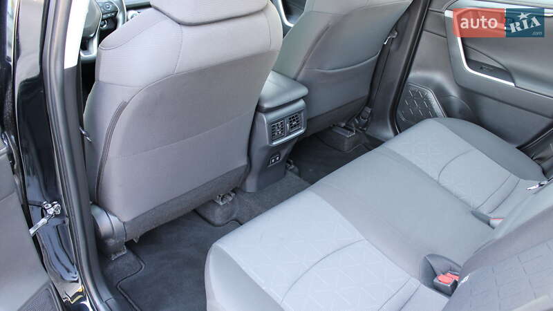 Внедорожник / Кроссовер Toyota RAV4 2020 в Черкассах