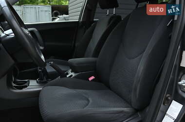 Позашляховик / Кросовер Toyota RAV4 2012 в 