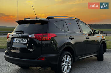 Внедорожник / Кроссовер Toyota RAV4 2015 в 