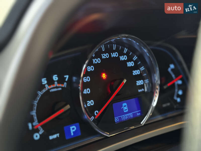 Внедорожник / Кроссовер Toyota RAV4 2015 в Радивилове