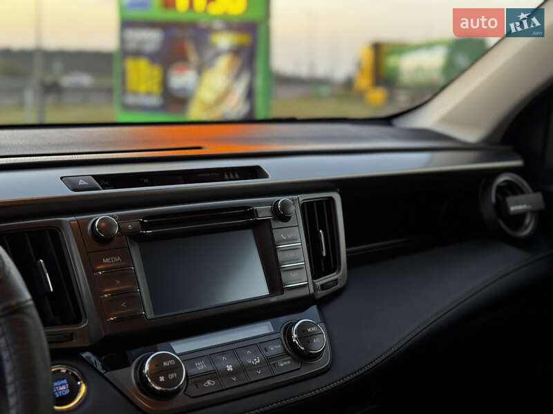 Внедорожник / Кроссовер Toyota RAV4 2015 в Радивилове