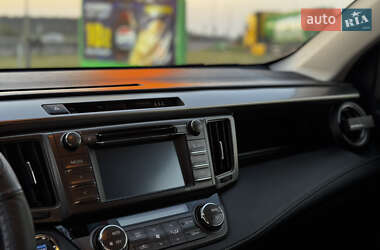 Внедорожник / Кроссовер Toyota RAV4 2015 в 