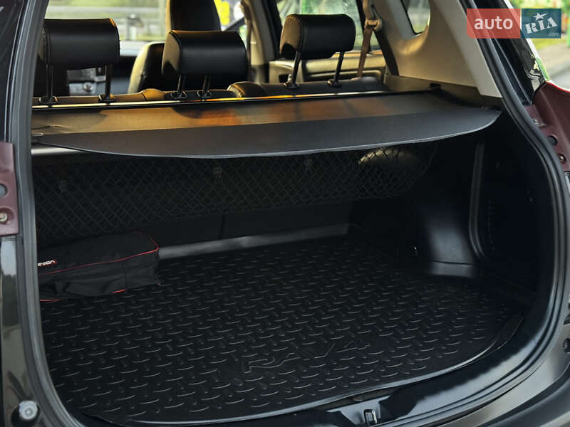 Внедорожник / Кроссовер Toyota RAV4 2015 в Радивилове