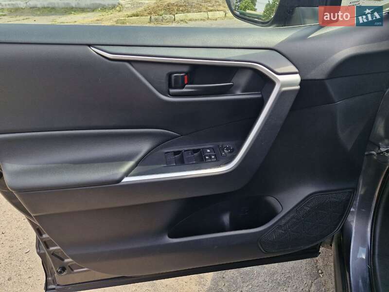 Позашляховик / Кросовер Toyota RAV4 2019 в Миколаєві