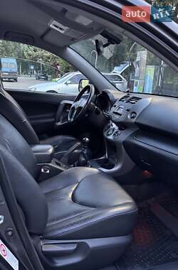 Внедорожник / Кроссовер Toyota RAV4 2006 в 