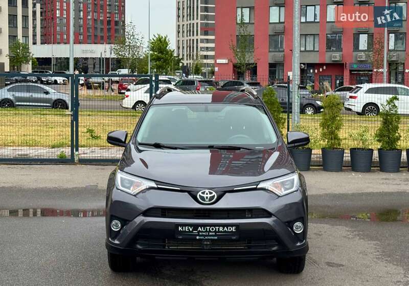 Позашляховик / Кросовер Toyota RAV4 2016 в Києві