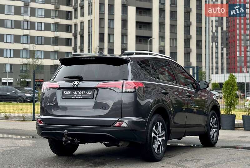 Позашляховик / Кросовер Toyota RAV4 2016 в Києві