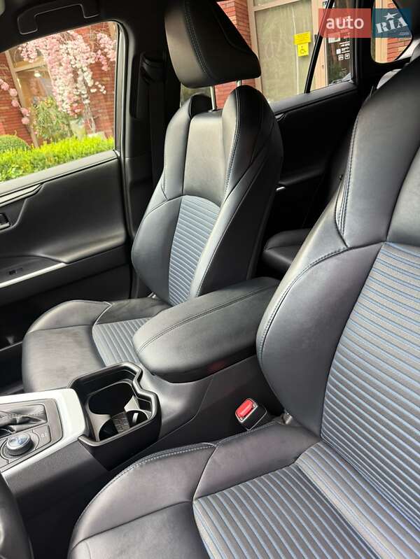 Позашляховик / Кросовер Toyota RAV4 2020 в Ірпені