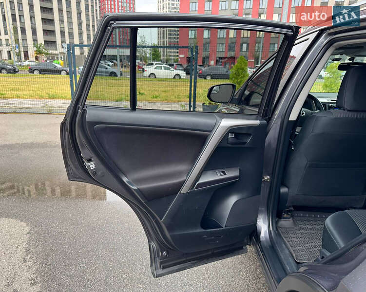 Позашляховик / Кросовер Toyota RAV4 2016 в Києві