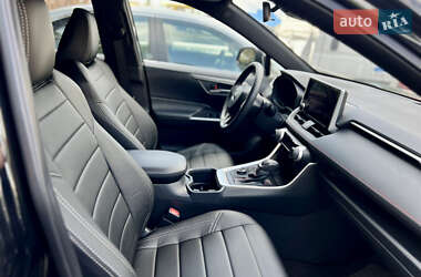 Внедорожник / Кроссовер Toyota RAV4 2023 в 