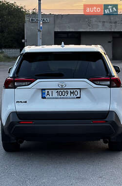 Внедорожник / Кроссовер Toyota RAV4 2019 в 