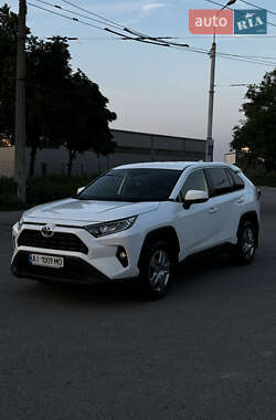 Внедорожник / Кроссовер Toyota RAV4 2019 в 
