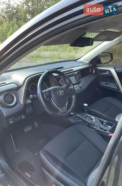 Внедорожник / Кроссовер Toyota RAV4 2014 в 