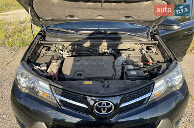 Внедорожник / Кроссовер Toyota RAV4 2014 в 