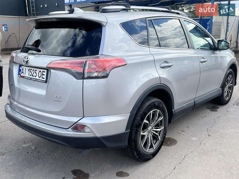 Внедорожник / Кроссовер Toyota RAV4 2016 в Буске