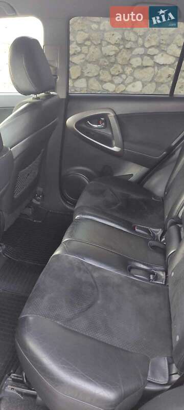 Позашляховик / Кросовер Toyota RAV4 2010 в Тернополі