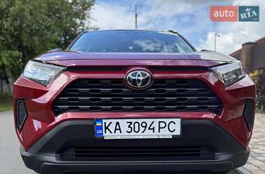 Внедорожник / Кроссовер Toyota RAV4 2018 в 