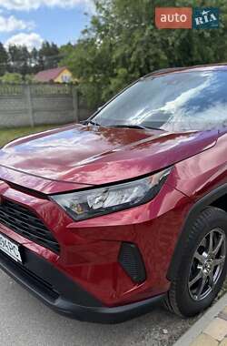Внедорожник / Кроссовер Toyota RAV4 2018 в 