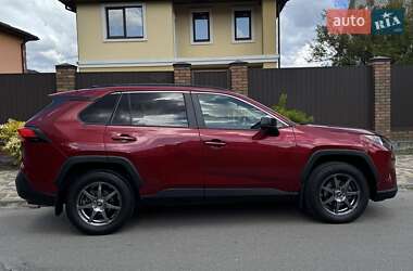 Внедорожник / Кроссовер Toyota RAV4 2018 в 