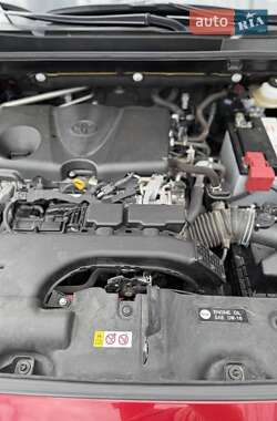 Внедорожник / Кроссовер Toyota RAV4 2018 в 