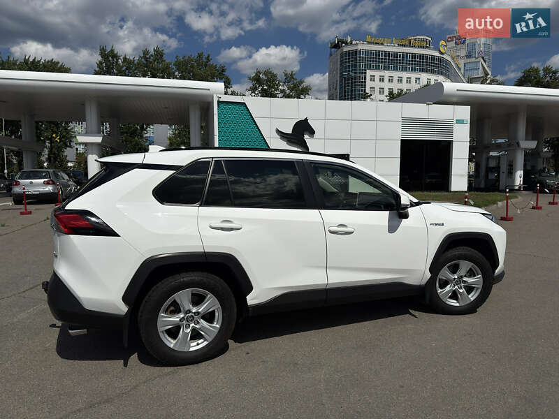 Внедорожник / Кроссовер Toyota RAV4 2021 в Киеве