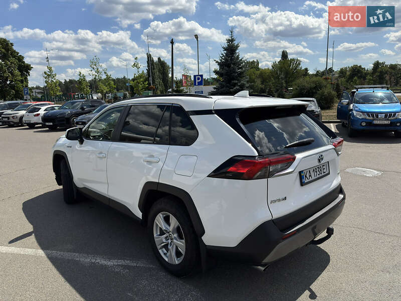 Внедорожник / Кроссовер Toyota RAV4 2021 в Киеве