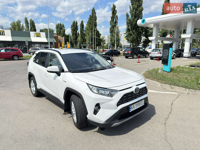 Внедорожник / Кроссовер Toyota RAV4 2021 в Киеве