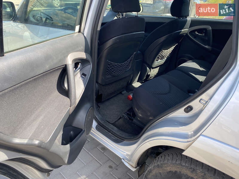 Внедорожник / Кроссовер Toyota RAV4 2006 в Запорожье