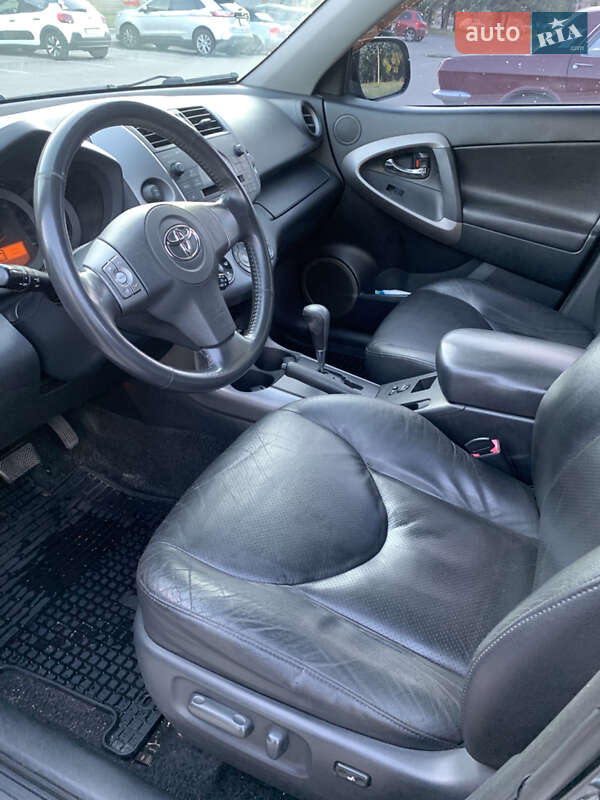 Внедорожник / Кроссовер Toyota RAV4 2006 в Днепре