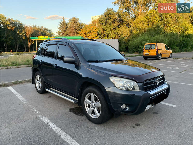 Внедорожник / Кроссовер Toyota RAV4 2006 в Днепре
