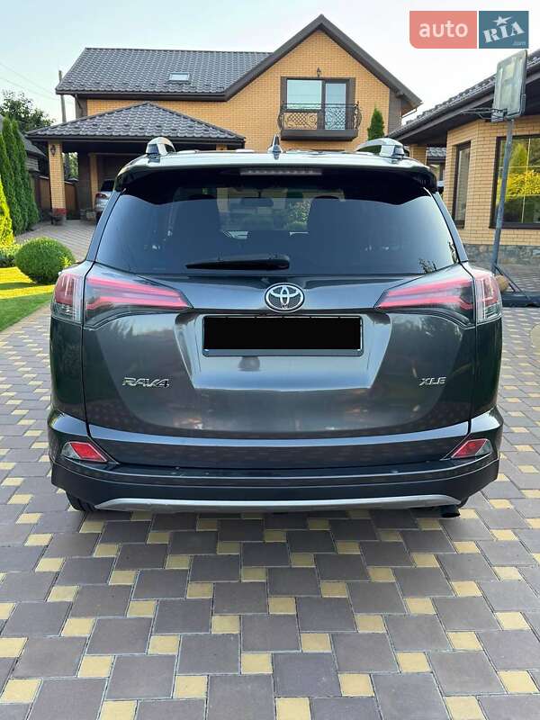 Внедорожник / Кроссовер Toyota RAV4 2016 в Умани