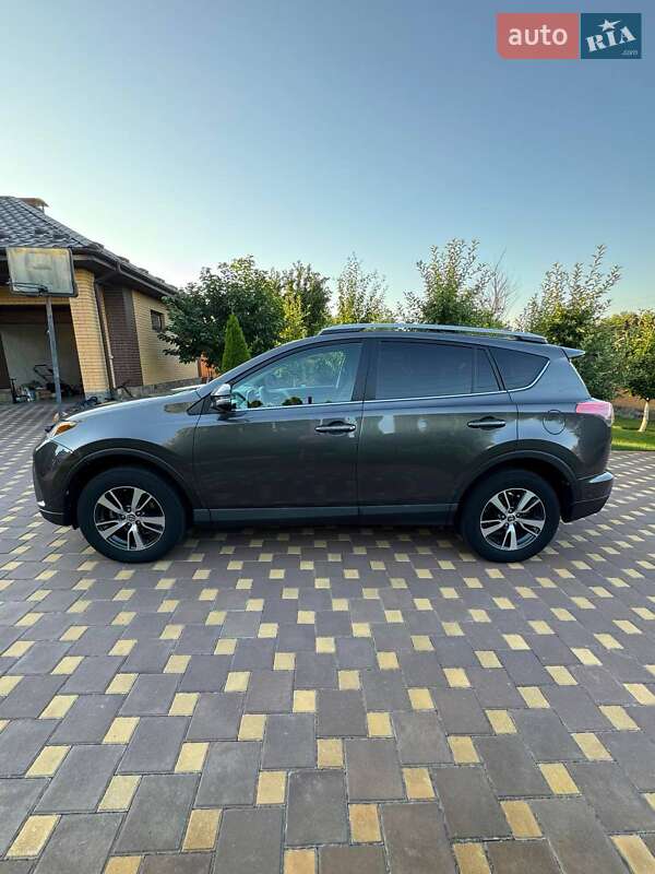 Внедорожник / Кроссовер Toyota RAV4 2016 в Умани