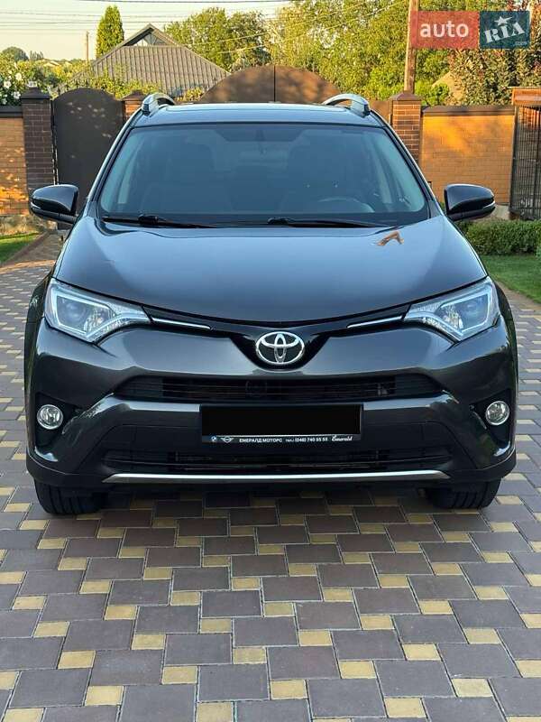 Внедорожник / Кроссовер Toyota RAV4 2016 в Умани