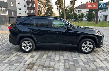 Внедорожник / Кроссовер Toyota RAV4 2019 в 