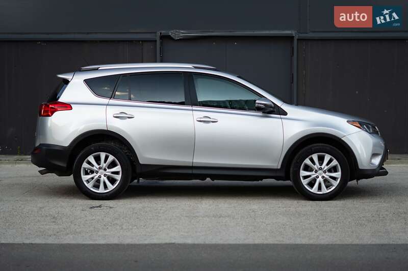 Внедорожник / Кроссовер Toyota RAV4 2015 в Киеве