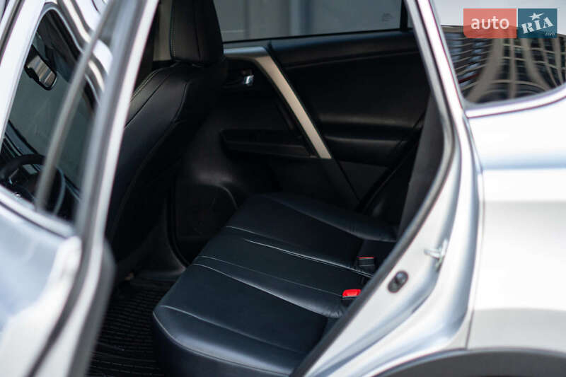 Внедорожник / Кроссовер Toyota RAV4 2015 в Киеве