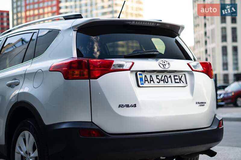 Внедорожник / Кроссовер Toyota RAV4 2015 в Киеве