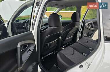 Внедорожник / Кроссовер Toyota RAV4 2011 в 