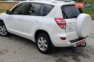 Внедорожник / Кроссовер Toyota RAV4 2011 в 