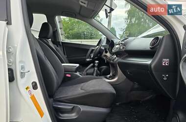 Внедорожник / Кроссовер Toyota RAV4 2011 в 
