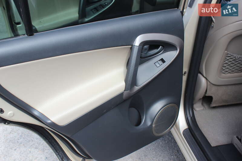 Внедорожник / Кроссовер Toyota RAV4 2007 в Днепре