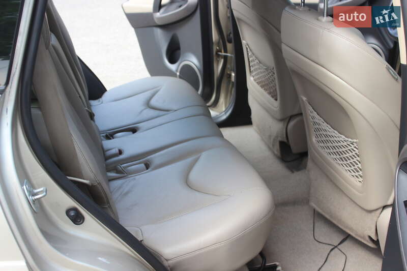 Внедорожник / Кроссовер Toyota RAV4 2007 в Днепре