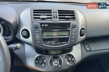 Внедорожник / Кроссовер Toyota RAV4 2011 в 