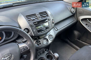 Внедорожник / Кроссовер Toyota RAV4 2011 в 
