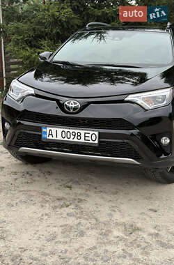 Позашляховик / Кросовер Toyota RAV4 2018 в 